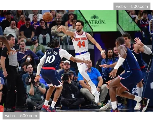 快船加兰三分命中率51.2%,后场组织核心改变球队进攻体系 快船加兰三分命中率51.2%,后场组织核心改变球队进攻体系